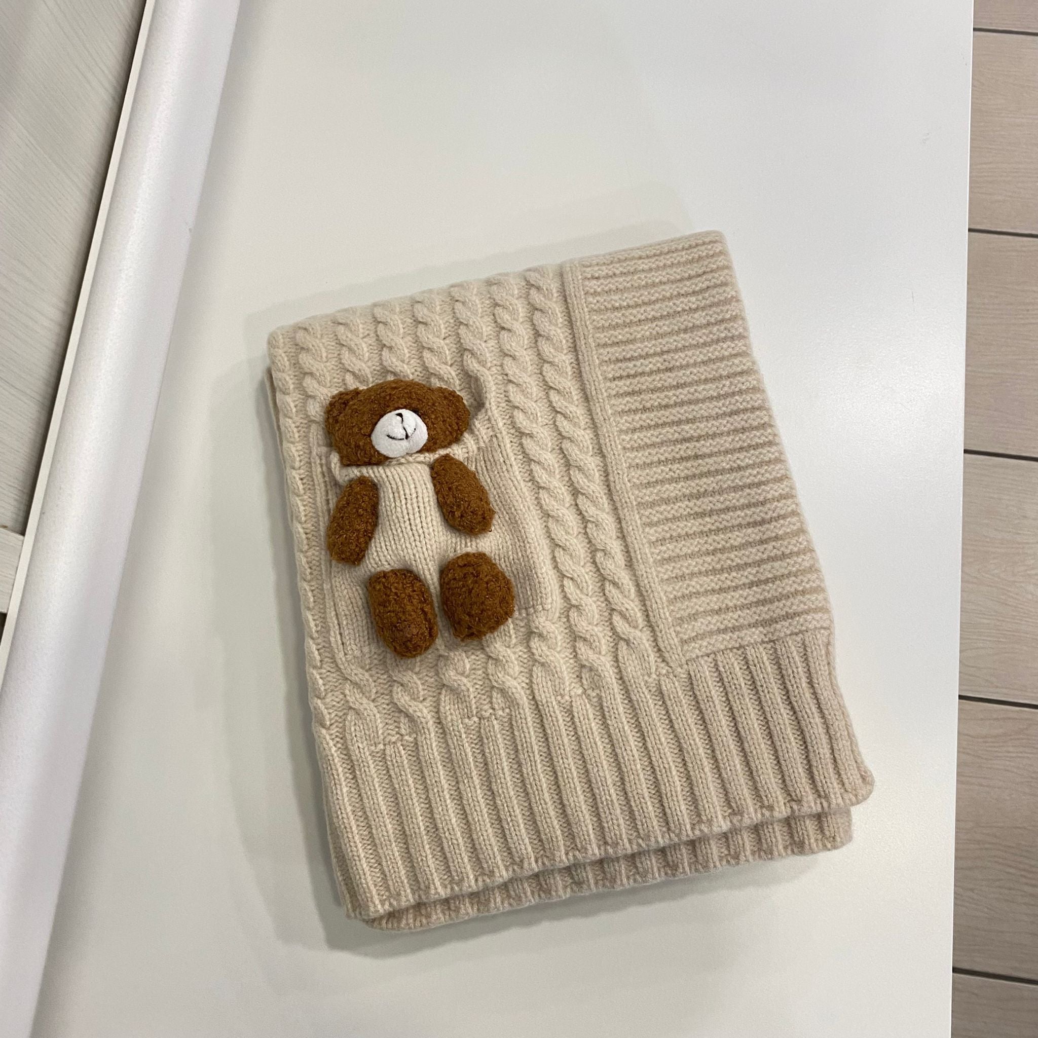Copertina con orsetto rimovibile in lana e cashmere – Delux's